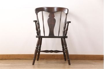 中古　北海道民芸家具　上品な雰囲気漂うアームチェア(ウィンザーチェア、ダイニングチェア、板座チェア、ウインザーチェア)(R-051803)