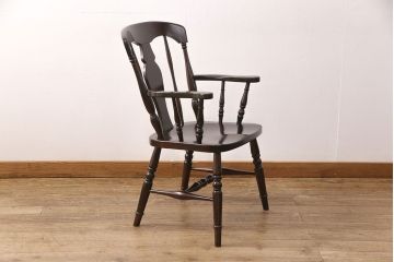 中古　北海道民芸家具　上品な雰囲気漂うアームチェア(ウィンザーチェア、ダイニングチェア、板座チェア、ウインザーチェア)(R-051803)