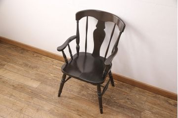 中古　北海道民芸家具　上品な雰囲気漂うアームチェア(ウィンザーチェア、ダイニングチェア、板座チェア、ウインザーチェア)(R-051803)