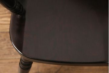 中古　北海道民芸家具　上品な雰囲気漂うアームチェア(ウィンザーチェア、ダイニングチェア、板座チェア、ウインザーチェア)(R-051803)