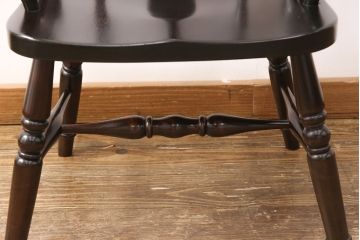 中古　北海道民芸家具　上品な雰囲気漂うアームチェア(ウィンザーチェア、ダイニングチェア、板座チェア、ウインザーチェア)(R-051803)