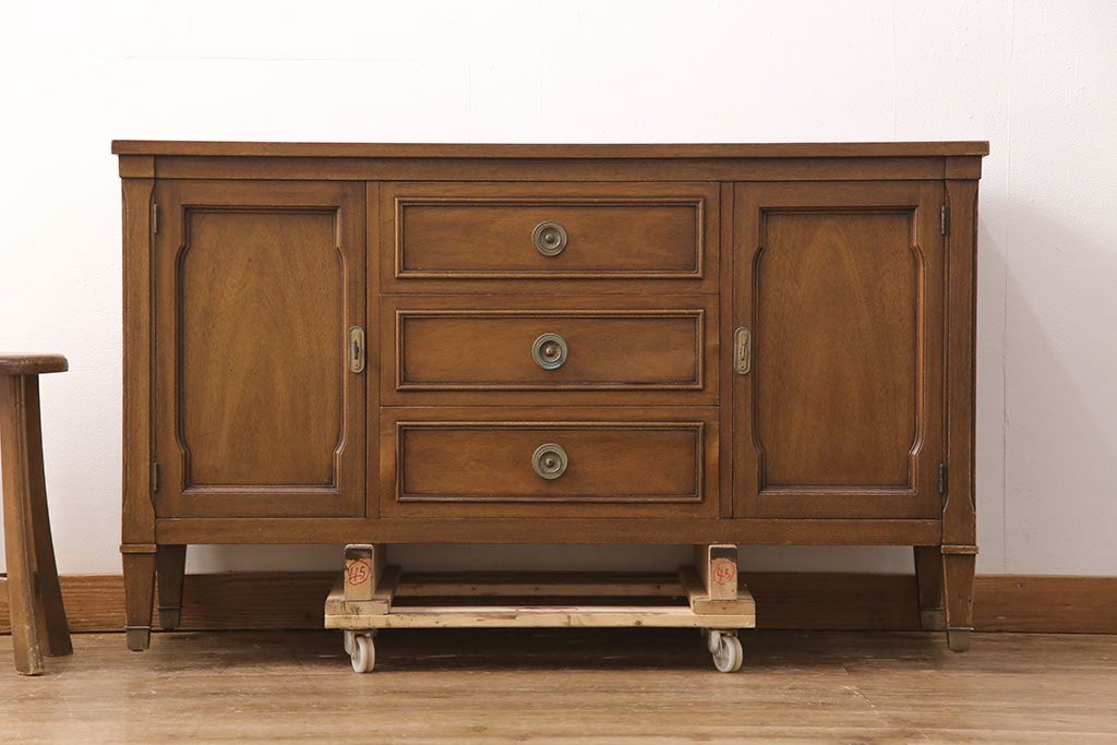 中古　DREXEL HERITAGE(ドレクセルヘリテイジ)　Triune(トライユン)　チャイナ　天板リメイク　クラシカルな佇まいが魅力のサイドボード(サイドキャビネット、収納棚、飾り棚)(R-051805)