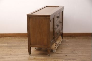 中古　DREXEL HERITAGE(ドレクセルヘリテイジ)　Triune(トライユン)　チャイナ　天板リメイク　クラシカルな佇まいが魅力のサイドボード(サイドキャビネット、収納棚、飾り棚)(R-051805)