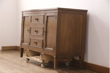 中古　DREXEL HERITAGE(ドレクセルヘリテイジ)　Triune(トライユン)　チャイナ　天板リメイク　クラシカルな佇まいが魅力のサイドボード(サイドキャビネット、収納棚、飾り棚)(R-051805)