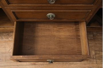 中古　DREXEL HERITAGE(ドレクセルヘリテイジ)　Triune(トライユン)　チャイナ　天板リメイク　クラシカルな佇まいが魅力のサイドボード(サイドキャビネット、収納棚、飾り棚)(R-051805)