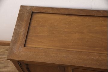 中古　DREXEL HERITAGE(ドレクセルヘリテイジ)　Triune(トライユン)　チャイナ　天板リメイク　クラシカルな佇まいが魅力のサイドボード(サイドキャビネット、収納棚、飾り棚)(R-051805)