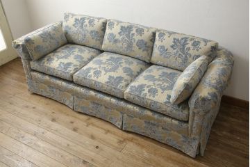 中古　超美品　DREXEL HERITAGE(ドレクセルヘリテイジ)　水色の花柄が上品な3人掛けソファ(定価約100万円)(アームソファ、三人掛け、3P)(R-051810)