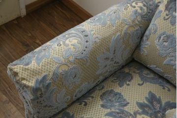中古　超美品　DREXEL HERITAGE(ドレクセルヘリテイジ)　水色の花柄が上品な3人掛けソファ(定価約100万円)(アームソファ、三人掛け、3P)(R-051810)