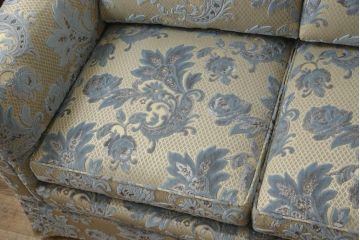 中古　超美品　DREXEL HERITAGE(ドレクセルヘリテイジ)　水色の花柄が上品な3人掛けソファ(定価約100万円)(アームソファ、三人掛け、3P)(R-051810)