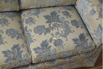 中古　超美品　DREXEL HERITAGE(ドレクセルヘリテイジ)　水色の花柄が上品な3人掛けソファ(定価約100万円)(アームソファ、三人掛け、3P)(R-051810)