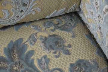 中古　超美品　DREXEL HERITAGE(ドレクセルヘリテイジ)　水色の花柄が上品な3人掛けソファ(定価約100万円)(アームソファ、三人掛け、3P)(R-051810)
