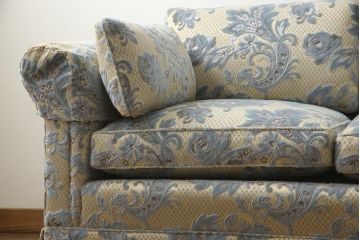中古　超美品　DREXEL HERITAGE(ドレクセルヘリテイジ)　水色の花柄が上品な3人掛けソファ(定価約100万円)(アームソファ、三人掛け、3P)(R-051810)