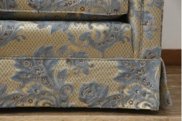 中古　超美品　DREXEL HERITAGE(ドレクセルヘリテイジ)　水色の花柄が上品な3人掛けソファ(定価約100万円)(アームソファ、三人掛け、3P)(R-051810)