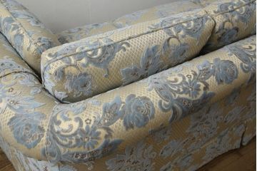 中古　超美品　DREXEL HERITAGE(ドレクセルヘリテイジ)　水色の花柄が上品な3人掛けソファ(定価約100万円)(アームソファ、三人掛け、3P)(R-051810)