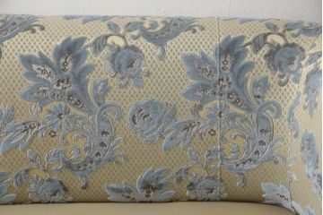 中古　超美品　DREXEL HERITAGE(ドレクセルヘリテイジ)　水色の花柄が上品な3人掛けソファ(定価約100万円)(アームソファ、三人掛け、3P)(R-051810)