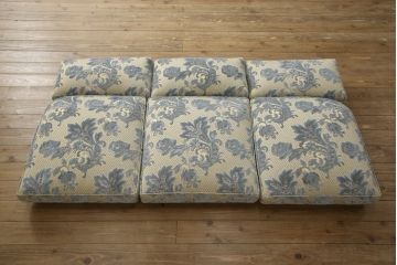 中古　超美品　DREXEL HERITAGE(ドレクセルヘリテイジ)　水色の花柄が上品な3人掛けソファ(定価約100万円)(アームソファ、三人掛け、3P)(R-051810)