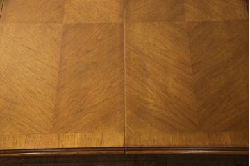 中古　DREXEL HERITAGE(ドレクセルヘリテイジ)　アメリカ輸入モデル　格調高いデザインが魅力的なニレ材製エクステンションテーブル(拡張式テーブル、ダイニングテーブル)(R-051812)