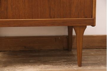 ヴィンテージ家具　イギリス　Austinsuite(オースティンスイート)　ミッドセンチュリースタイルにもおすすめ!チーク材製チェスト(引き出し、サイドチェスト、ビンテージ)(R-051813)