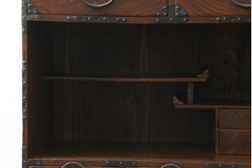 和製アンティーク　極上　三方ケヤキ材　印象的な丸い金具と、ケヤキの杢目が互いに引き立て合う上手二本松帳場箪笥(収納箪笥、引き出し、サイドキャビネット、戸棚)(R-051814)
