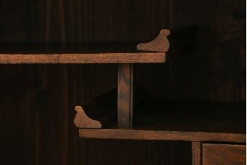 和製アンティーク　極上　三方ケヤキ材　印象的な丸い金具と、ケヤキの杢目が互いに引き立て合う上手二本松帳場箪笥(収納箪笥、引き出し、サイドキャビネット、戸棚)(R-051814)