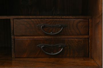 和製アンティーク　極上　三方ケヤキ材　印象的な丸い金具と、ケヤキの杢目が互いに引き立て合う上手二本松帳場箪笥(収納箪笥、引き出し、サイドキャビネット、戸棚)(R-051814)