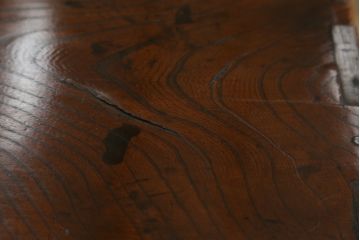 和製アンティーク　極上　三方ケヤキ材　印象的な丸い金具と、ケヤキの杢目が互いに引き立て合う上手二本松帳場箪笥(収納箪笥、引き出し、サイドキャビネット、戸棚)(R-051814)
