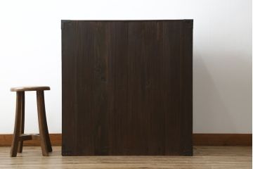 和製アンティーク　極上　三方ケヤキ材　印象的な丸い金具と、ケヤキの杢目が互いに引き立て合う上手二本松帳場箪笥(収納箪笥、引き出し、サイドキャビネット、戸棚)(R-051814)