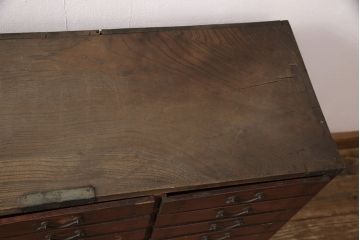 和製アンティーク　希少!細かなものの収納にもぴったり、引き出し24杯の総ケヤキ材の薬箪笥(チェスト、小箪笥、収納箪笥)(R-051816)