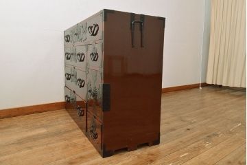 和製アンティーク　美品　漆が綺麗な前面ケヤキ材の仙台箪笥(和箪笥、チェスト、タンス、引き出し)(R-051817)
