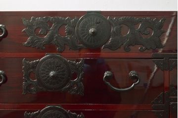 和製アンティーク　美品　漆が綺麗な前面ケヤキ材の仙台箪笥(和箪笥、チェスト、タンス、引き出し)(R-051817)