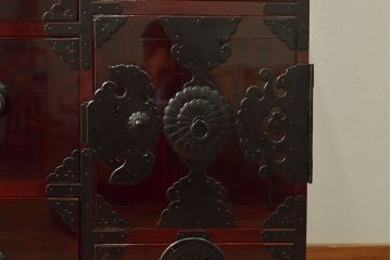 和製アンティーク　美品　漆が綺麗な前面ケヤキ材の仙台箪笥(和箪笥、チェスト、タンス、引き出し)(R-051817)