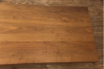 中古　美品　リアルスタイル(REALStyle)　ウォールナット材　キノーシャ(KENOSHA)　シンプルなリビングテーブル(ローテーブル、センターテーブル、座卓)(定価約19万円)(R-051821)