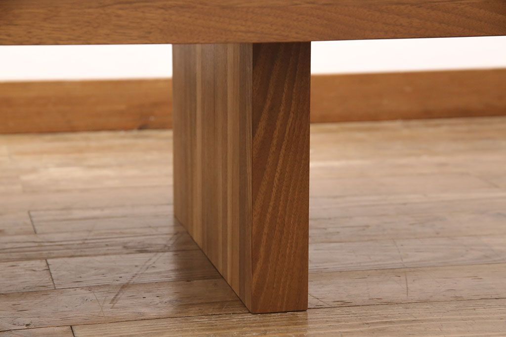 中古　美品　リアルスタイル(REALStyle)　ウォールナット材　キノーシャ(KENOSHA)　シンプルなリビングテーブル(ローテーブル、センターテーブル、座卓)(定価約19万円)(R-051821)