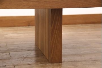 中古　美品　リアルスタイル(REALStyle)　ウォールナット材　キノーシャ(KENOSHA)　シンプルなリビングテーブル(ローテーブル、センターテーブル、座卓)(定価約19万円)(R-051821)
