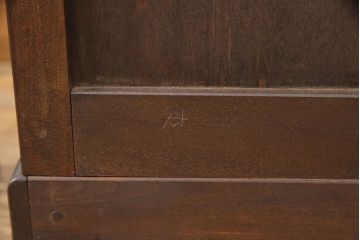 中古　美品　松本民芸家具　#36型皿棚　深い色合いと独特の木目が美しい食器棚(収納棚、カップボード)(定価約40万円)(R-051822)