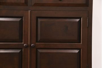 中古　美品　松本民芸家具　シックな雰囲気がおしゃれなA型食器棚(カップボード、キャビネット、収納棚、戸棚)(定価約50万円)(R-051823)