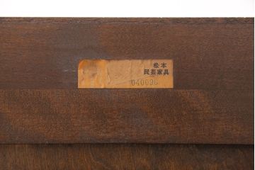 中古　美品　松本民芸家具　シックな雰囲気がおしゃれなA型食器棚(カップボード、キャビネット、収納棚、戸棚)(定価約50万円)(R-051823)