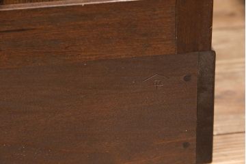 中古　美品　松本民芸家具　シックな雰囲気がおしゃれなA型食器棚(カップボード、キャビネット、収納棚、戸棚)(定価約50万円)(R-051823)