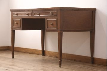 中古　DREXEL HERITAGE(ドレクセルヘリテイジ)のTriune(トライユン)シリーズ!　気品が漂う洗練された佇まいが魅力のニーホールデスク(両袖デスク、机、在宅ワーク、在宅用ワークデスク)(定価約41万円)(R-051824)