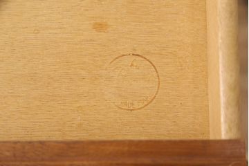 中古　DREXEL HERITAGE(ドレクセルヘリテイジ)のTriune(トライユン)シリーズ!　気品が漂う洗練された佇まいが魅力のニーホールデスク(両袖デスク、机、在宅ワーク、在宅用ワークデスク)(定価約41万円)(R-051824)