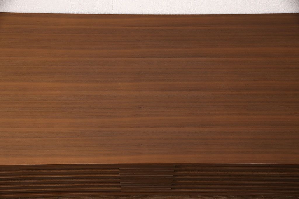 中古　美品　リアルスタイル製(Real Style)　ウォールナット材　洗練されたモダンなデザインが魅力的なローボード(リビング収納、サイドボード)(R-051830)