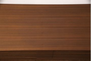 中古　美品　リアルスタイル製(Real Style)　ウォールナット材　洗練されたモダンなデザインが魅力的なローボード(リビング収納、サイドボード)(R-051830)