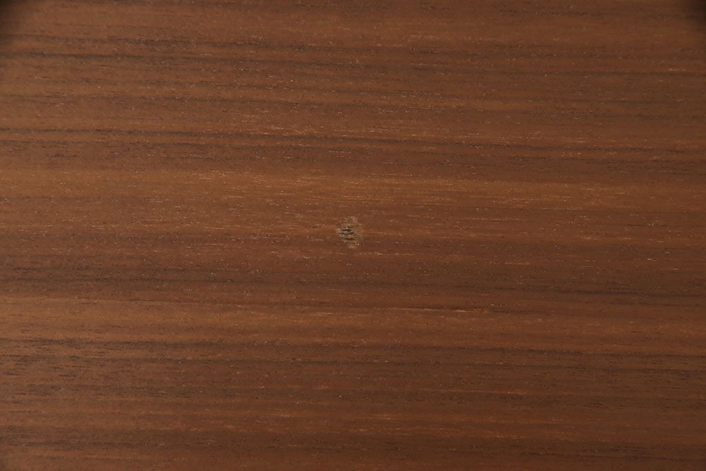 中古　美品　リアルスタイル製(Real Style)　ウォールナット材　洗練されたモダンなデザインが魅力的なローボード(リビング収納、サイドボード)(R-051830)