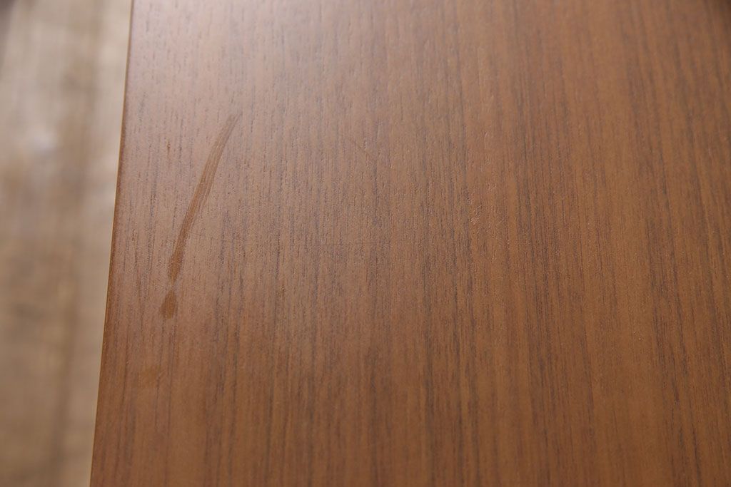 中古　美品　リアルスタイル製(Real Style)　ウォールナット材　洗練されたモダンなデザインが魅力的なローボード(リビング収納、サイドボード)(R-051830)