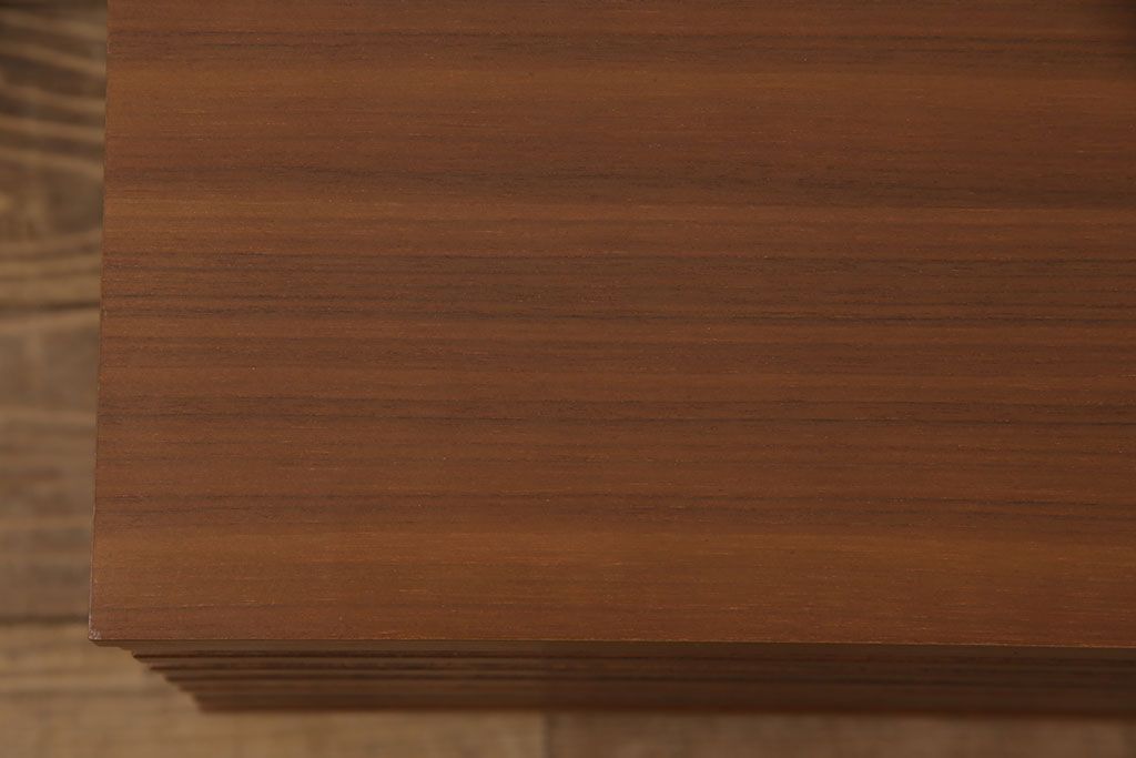 中古　美品　リアルスタイル製(Real Style)　ウォールナット材　洗練されたモダンなデザインが魅力的なローボード(リビング収納、サイドボード)(R-051830)