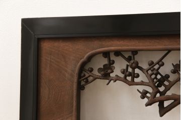 アンティーク建具　楠木(クスノキ)材　梅の木と笹の彫刻がお見事!!　和の風情を高める彫刻欄間(明かり取り、明り取り)(R-051831)