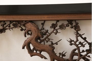 アンティーク建具　楠木(クスノキ)材　梅の木と笹の彫刻がお見事!!　和の風情を高める彫刻欄間(明かり取り、明り取り)(R-051831)