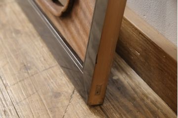 アンティーク建具　楠木(クスノキ)材　松の木の彫刻が上品なアクセントになる彫刻欄間(明かり取り、明り取り)(R-051832)