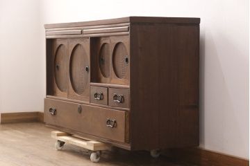 和製アンティーク　前面ケヤキ材　ガラスを入れて丸窓にリメイク!　レトロなデザインが可愛らしい収納戸棚(テレビボード、テレビ台、サイドボード、ローボード)(R-051838)