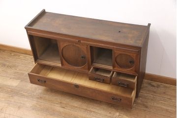 和製アンティーク　前面ケヤキ材　ガラスを入れて丸窓にリメイク!　レトロなデザインが可愛らしい収納戸棚(テレビボード、テレビ台、サイドボード、ローボード)(R-051838)